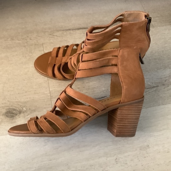 LUCKY BRAND Kyndrah Leather Strappy Zip Back Heeled Sandal Size 9M in Rust Brown - Picture 5 of 13